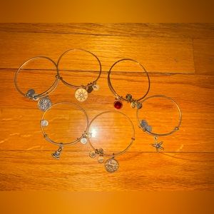Alex & Ani braceletes